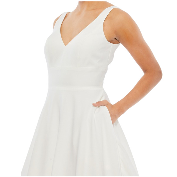 Mac Duggal IEENA NWT Tailored V-Neck Ballgown White Size Pockets Size 12 - Picture 3 of 11